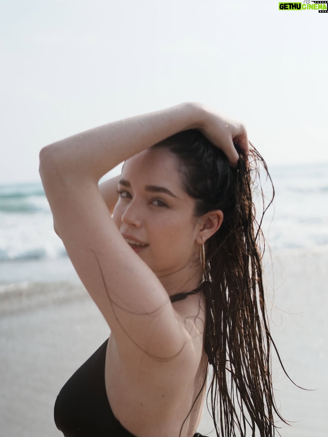 Saraí Meza - 14.7K Likes - postcards from puerto con una de mis marcas favoritas ☀️🌊👙🐚
nada como coincidir con mujeres tan inspiradoras.
gracias!  @etam_mx @etam 

fotitos por el mejor @samtakataka !!!