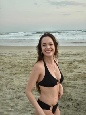 Saraí Meza Instagram - postcards from puerto con una de mis marcas favoritas ☀️🌊👙🐚
nada como coincidir con mujeres tan inspiradoras.
gracias!  @etam_mx @etam 

fotitos por el mejor @samtakataka !!!