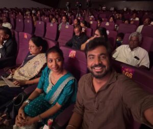 Saranya JaiKumar Instagram - நிமிர்ந்த நன்னடை நேர்கொண்ட பார்வையும்,
நிலத்தில் யார்க்கும் அஞ்சாத நெறிகளும்,
திமிர்ந்த ஞானச் செருக்கும் இருப்பதால்
செம்மை மாதர் திறம்புவ தில்லையாம்;
அமிழ்ந்து பேரிரு ளாமறி யாமையில்
அவல மெய்திக் கலையின்றி வாழ்வதை
உமிழ்ந்து தள்ளுதல் பெண்ணற மாகுமாம்
உதய கன்ன உரைப்பது கேட்டிரோ!

Happy to be at the annual @raindropsscharityfoundation women’s day event .