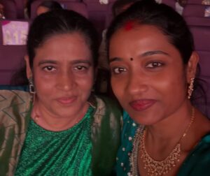 Saranya JaiKumar Instagram - நிமிர்ந்த நன்னடை நேர்கொண்ட பார்வையும்,
நிலத்தில் யார்க்கும் அஞ்சாத நெறிகளும்,
திமிர்ந்த ஞானச் செருக்கும் இருப்பதால்
செம்மை மாதர் திறம்புவ தில்லையாம்;
அமிழ்ந்து பேரிரு ளாமறி யாமையில்
அவல மெய்திக் கலையின்றி வாழ்வதை
உமிழ்ந்து தள்ளுதல் பெண்ணற மாகுமாம்
உதய கன்ன உரைப்பது கேட்டிரோ!

Happy to be at the annual @raindropsscharityfoundation women’s day event .