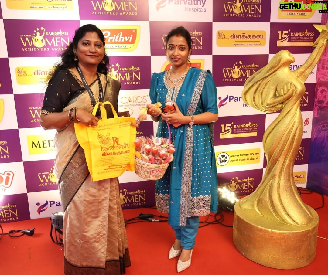 Saranya JaiKumar - 1.7K Likes - நிமிர்ந்த நன்னடை நேர்கொண்ட பார்வையும்,
நிலத்தில் யார்க்கும் அஞ்சாத நெறிகளும்,
திமிர்ந்த ஞானச் செருக்கும் இருப்பதால்
செம்மை மாதர் திறம்புவ தில்லையாம்;
அமிழ்ந்து பேரிரு ளாமறி யாமையில்
அவல மெய்திக் கலையின்றி வாழ்வதை
உமிழ்ந்து தள்ளுதல் பெண்ணற மாகுமாம்
உதய கன்ன உரைப்பது கேட்டிரோ!

Happy to be at the annual @raindropsscharityfoundation women’s day event .