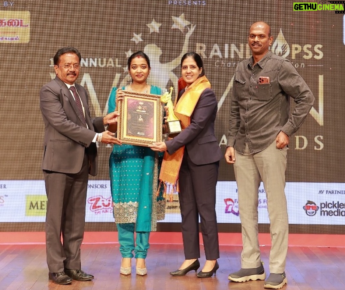 Saranya JaiKumar - 1.7K Likes - நிமிர்ந்த நன்னடை நேர்கொண்ட பார்வையும்,
நிலத்தில் யார்க்கும் அஞ்சாத நெறிகளும்,
திமிர்ந்த ஞானச் செருக்கும் இருப்பதால்
செம்மை மாதர் திறம்புவ தில்லையாம்;
அமிழ்ந்து பேரிரு ளாமறி யாமையில்
அவல மெய்திக் கலையின்றி வாழ்வதை
உமிழ்ந்து தள்ளுதல் பெண்ணற மாகுமாம்
உதய கன்ன உரைப்பது கேட்டிரோ!

Happy to be at the annual @raindropsscharityfoundation women’s day event .
