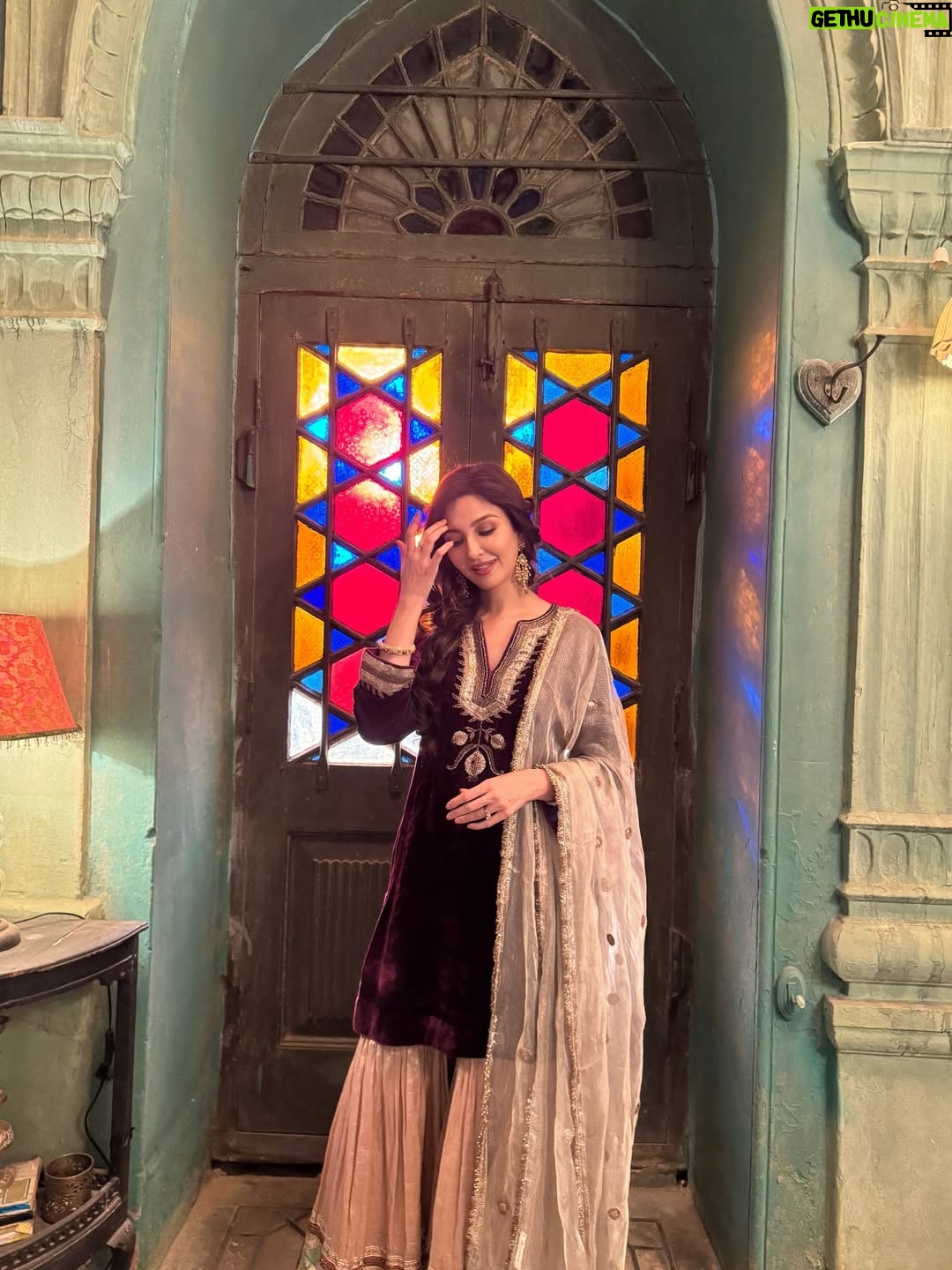 Saumya Tandon - 0.9 Million Likes - Ulfat for you!. 
It’s absolutely overwhelming to receive so much love and appreciation for my part in #Dhurandhar. It wasn’t a long screen time, but so many of you told me the character made an impact and that means the world. I genuinely didn’t expect this response.

Credit goes to @adityadharfilms. He had told me I would make a mark, and he wrote the scenes with such clarity and depth. Every character is beautifully etched out, and his vision lets everyone shine. Thank you for making me a part of this cult film.

Working opposite Akshay Khanna was an absolute treat. I’ve always admired him, and I learnt so much on set. I truly feel we make a great pairhoping we get to create that magic again.

@ranveersingh, you are pure gold. You’ve delivered one of your best performances, and I hope this is yet another beautiful beginning for you. Love always.

@ojas_gautam you are so talented , the way you give narration and kept me briefed at your age you have maturity and calmness , can’t believe where you will reach after 5 years. Proud of you. 

@shashwatology, your music was pure magic, can’t imagine the film without that soul-stirring soundtrack.

Thanks for this one @mukeshchhabracc , @ipankajr thanks so much. 

@duttsanjay @actormaddy @rampal72 @saraarjunn @danishpandor @therakeshbedi ,  every one of you was fantastic.

Thanks @smriti.schauhan for dressing me with so much love and perfection. Wearing @shadesofindia 

Fab work congratulations @preetisheel 

Thank you for having me.
#JyotiDeshpande @dhar_lokesh @officialjiostudios @b62studios