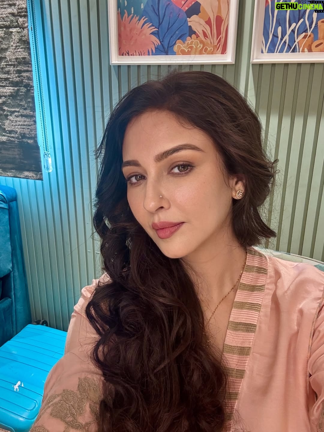 Saumya Tandon - 0.9 Million Likes - Ulfat for you!. 
It’s absolutely overwhelming to receive so much love and appreciation for my part in #Dhurandhar. It wasn’t a long screen time, but so many of you told me the character made an impact and that means the world. I genuinely didn’t expect this response.

Credit goes to @adityadharfilms. He had told me I would make a mark, and he wrote the scenes with such clarity and depth. Every character is beautifully etched out, and his vision lets everyone shine. Thank you for making me a part of this cult film.

Working opposite Akshay Khanna was an absolute treat. I’ve always admired him, and I learnt so much on set. I truly feel we make a great pairhoping we get to create that magic again.

@ranveersingh, you are pure gold. You’ve delivered one of your best performances, and I hope this is yet another beautiful beginning for you. Love always.

@ojas_gautam you are so talented , the way you give narration and kept me briefed at your age you have maturity and calmness , can’t believe where you will reach after 5 years. Proud of you. 

@shashwatology, your music was pure magic, can’t imagine the film without that soul-stirring soundtrack.

Thanks for this one @mukeshchhabracc , @ipankajr thanks so much. 

@duttsanjay @actormaddy @rampal72 @saraarjunn @danishpandor @therakeshbedi ,  every one of you was fantastic.

Thanks @smriti.schauhan for dressing me with so much love and perfection. Wearing @shadesofindia 

Fab work congratulations @preetisheel 

Thank you for having me.
#JyotiDeshpande @dhar_lokesh @officialjiostudios @b62studios