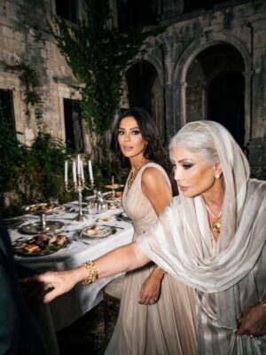 Sawsan Badr Instagram - سميحة و بناتها المنتشرات في المسلسلات لينشرن الخير ، الحب و الطيبه 😌💖 
- سميحة : @sawsanbadrofficial 
- علياء : @injyelmokkaddem 
- مياده : @dorra_zarrouk 
- نرجس : @rihamabdelghafour 
Fanmade by @saritta.sawsan 

#sawsanbadr #سوسن_بدر #الست_موناليزا #درة_زروق #إينجي_المقدم