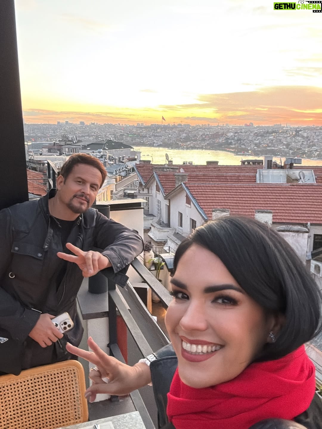 Scarlet Ortiz - 57.9K Likes - Así vamos por estos lados 🇹🇷🙌🏻🧿 @yulburkle @ortizscarlet #losbürkleortiz #turkey #filming🎬
