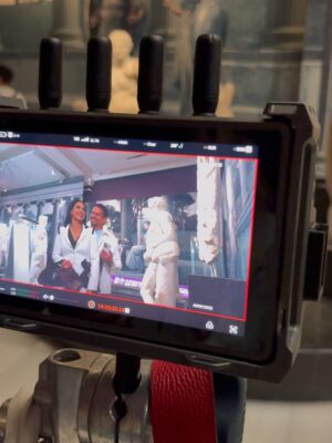 Scarlet Ortiz Instagram - Así vamos por estos lados 🇹🇷🙌🏻🧿 @yulburkle @ortizscarlet #losbürkleortiz #turkey #filming🎬