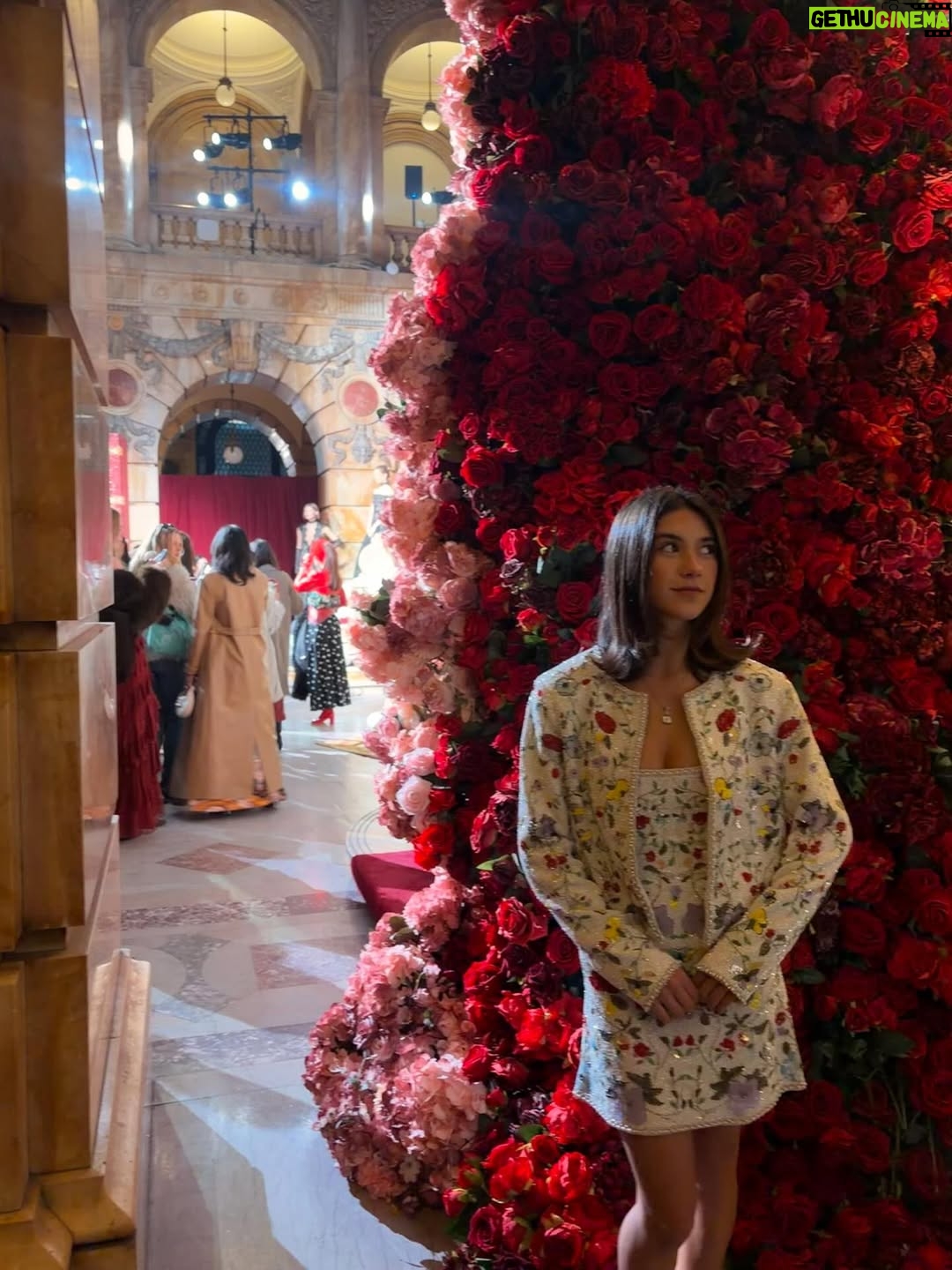 Scarlett Estevez - 93.2K Likes - Thank you so much for having me, @aliceandolivia . I fell in love with everything this Valentine’s Day! ❤️