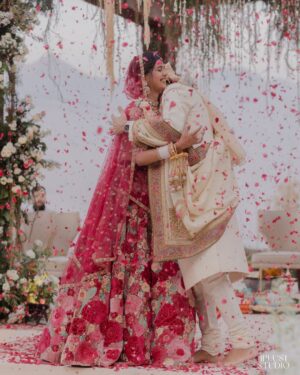Sejal Kumar Instagram - khali khali to bhara-t bhara-t🧿 

Photos by @1plus1studio 
Wedding Planning and Designing @dbspaces
Jewellery @raabtabyrahul