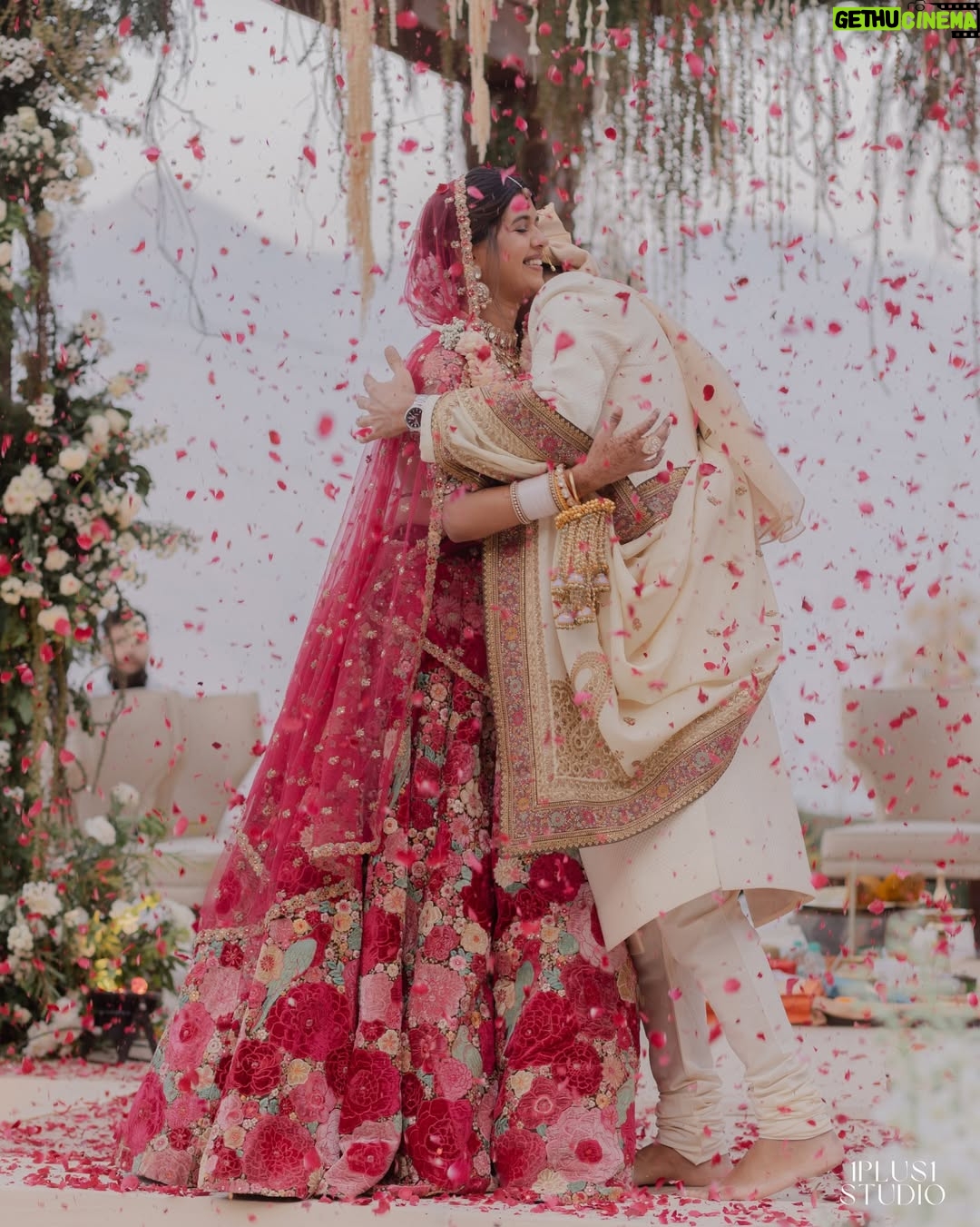 Sejal Kumar - 185.5K Likes - khali khali to bhara-t bhara-t🧿 

Photos by @1plus1studio 
Wedding Planning and Designing @dbspaces
Jewellery @raabtabyrahul