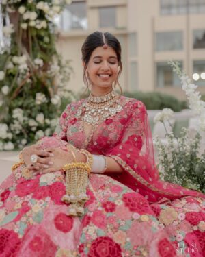 Sejal Kumar Instagram - khali khali to bhara-t bhara-t🧿 

Photos by @1plus1studio 
Wedding Planning and Designing @dbspaces
Jewellery @raabtabyrahul