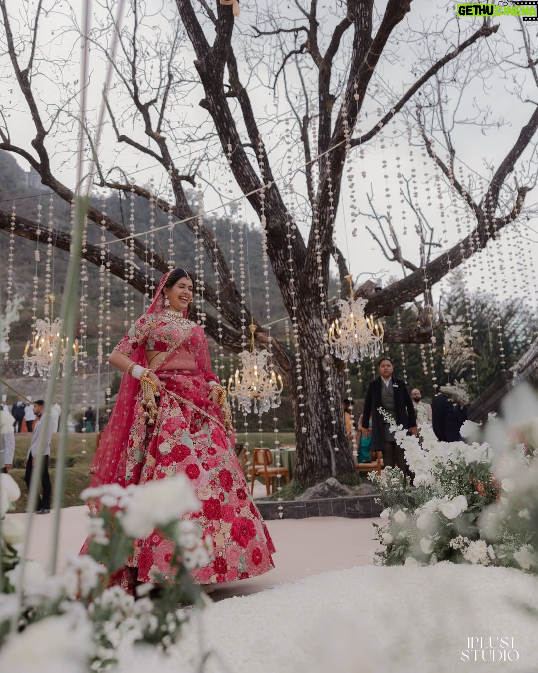 Sejal Kumar - 185.5K Likes - khali khali to bhara-t bhara-t🧿 

Photos by @1plus1studio 
Wedding Planning and Designing @dbspaces
Jewellery @raabtabyrahul