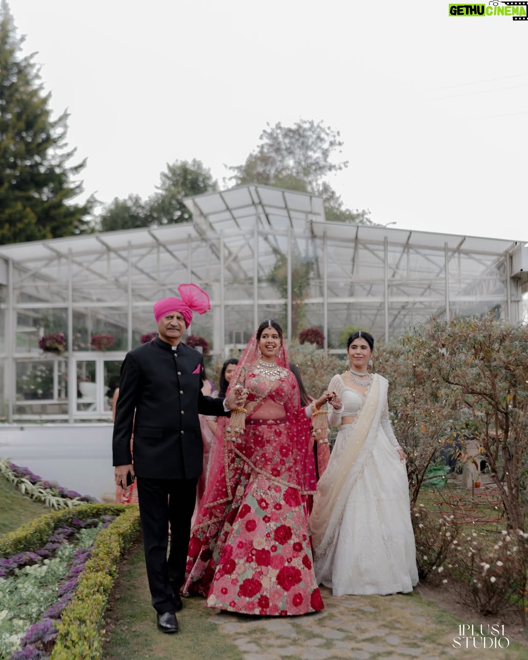 Sejal Kumar - 185.5K Likes - khali khali to bhara-t bhara-t🧿 

Photos by @1plus1studio 
Wedding Planning and Designing @dbspaces
Jewellery @raabtabyrahul