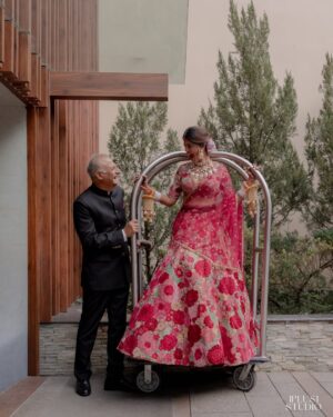 Sejal Kumar Instagram - khali khali to bhara-t bhara-t🧿 

Photos by @1plus1studio 
Wedding Planning and Designing @dbspaces
Jewellery @raabtabyrahul