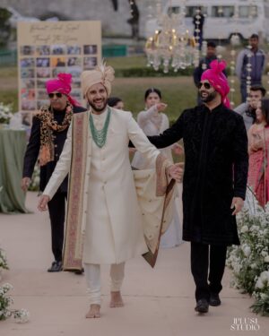 Sejal Kumar Instagram - khali khali to bhara-t bhara-t🧿 

Photos by @1plus1studio 
Wedding Planning and Designing @dbspaces
Jewellery @raabtabyrahul