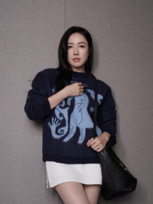 Selena Lee Instagram - 找到了一生一世都真心愛我的人。
所以，我一定會好好的照顧他，珍惜他，每天都陪著他，陪著他笑，陪著她哭，去理解她，對他不離不棄 。 我的真愛叫李施嬅 🤣😉 祝大家 #情人節快樂 🫶🏻

#happyValentinesDay #lanvin