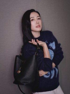 Selena Lee Instagram - 找到了一生一世都真心愛我的人。
所以，我一定會好好的照顧他，珍惜他，每天都陪著他，陪著他笑，陪著她哭，去理解她，對他不離不棄 。 我的真愛叫李施嬅 🤣😉 祝大家 #情人節快樂 🫶🏻

#happyValentinesDay #lanvin