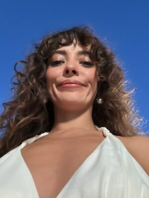 Selin Şekerci Instagram - “Senin fotoğraf galerinde ne fotoğrafların vardır kesin post paylaşsana ya”
Eskiden yeniye, yazdan kışa oynat bakalım.