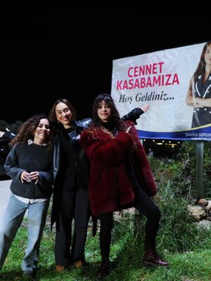 Selin Şekerci Instagram - Ben Leman bana kattığın her şey için bin teşekkür. Tüm ekibim, arkadaşlarım çok eksiğim var; buraya sığmayacak kadar çok an, çok güzel insan…
İyi ki siz
💜🫂
——————
Candan Ailesi ! buradaki evim olduğunuz için kalbimdeki yeriniz kocaman sizden başka kimseyle oynamak istemezdim konfor alanım güvenli battaniyemsiniz sizi çok seviyorum @gokcegunesdogrusoz 💜
@erhanalpay 💜