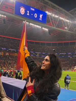 Serenay Aktaş Instagram - Çocukluk aşkımsın... 💛♥️
@ultraslan 🫂
"Kısacası Galatasaray, bir halatı hep birlikte çekenlerin, hep birlikte üzülüp, hep beraber sevinmesini bilenlerin takımıdır.”
Baba Gündüz