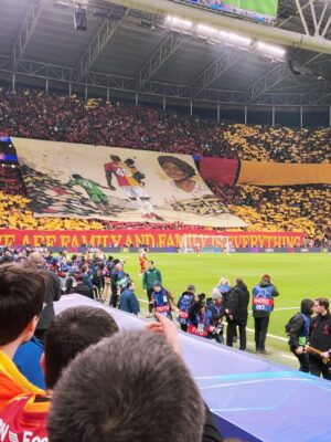 Serenay Aktaş Instagram - Çocukluk aşkımsın... 💛♥️
@ultraslan 🫂
"Kısacası Galatasaray, bir halatı hep birlikte çekenlerin, hep birlikte üzülüp, hep beraber sevinmesini bilenlerin takımıdır.”
Baba Gündüz