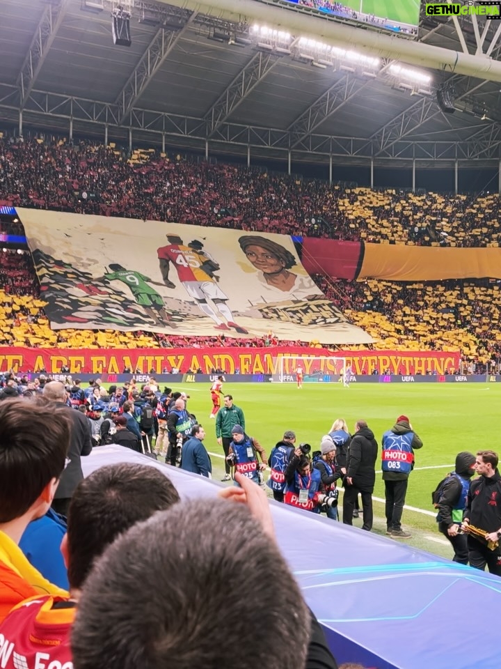 Serenay Aktaş - 12.8K Likes - Çocukluk aşkımsın... 💛♥️
@ultraslan 🫂
"Kısacası Galatasaray, bir halatı hep birlikte çekenlerin, hep birlikte üzülüp, hep beraber sevinmesini bilenlerin takımıdır.”
Baba Gündüz