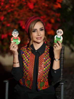 Shabnam Gholikhani Instagram - عکسها چراغ خاطره اند ، و اینگونه در شب یلدا عکسها چراغانی میکنند خاطره ها را💫
#شبنم_قلیخانی #رشیدکاکاوند 
#یلدا 
#shabnamgholikhani #rashidkakavand