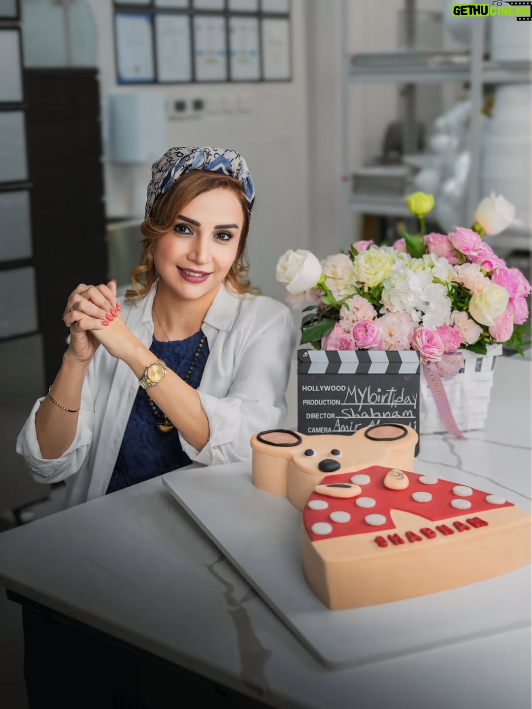 Shabnam Gholikhani - 84.8K Likes - ⁨	تو آخرین روز آبان عکسهای تولد و کیک پزی رو گذاشتم و نظر شما رو به عکس آخر جلب میکنم😍
یادت باشه همین چیزای کوچیکه که حال آدمو خوب میکنه امسال تولدم رو با حال خوب،
آدم‌های درست و لبخند واقعی جشن گرفتم…
همین برای من یعنی خوشبختی ❤️

#تولد #حال_خوب #شبنم_قلیخانی 
#shabnamgholikhani #birthdaycak#⁩uae #dubai 
@amirahmadii.official 📽🙏