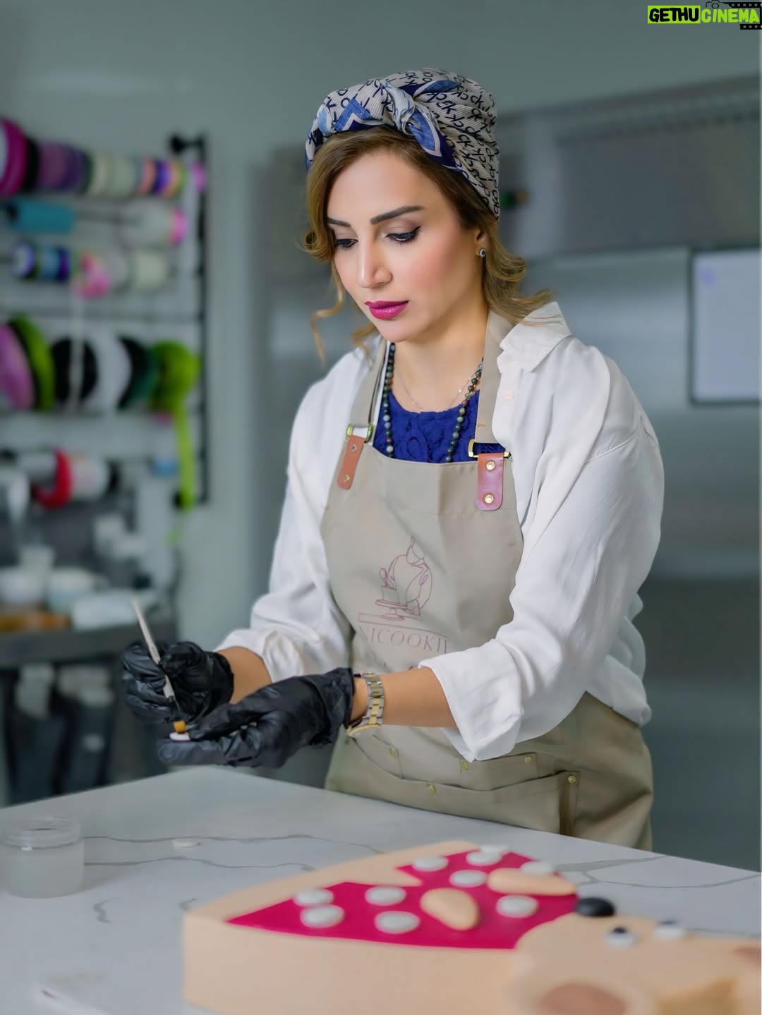 Shabnam Gholikhani - 84.8K Likes - ⁨	تو آخرین روز آبان عکسهای تولد و کیک پزی رو گذاشتم و نظر شما رو به عکس آخر جلب میکنم😍
یادت باشه همین چیزای کوچیکه که حال آدمو خوب میکنه امسال تولدم رو با حال خوب،
آدم‌های درست و لبخند واقعی جشن گرفتم…
همین برای من یعنی خوشبختی ❤️

#تولد #حال_خوب #شبنم_قلیخانی 
#shabnamgholikhani #birthdaycak#⁩uae #dubai 
@amirahmadii.official 📽🙏