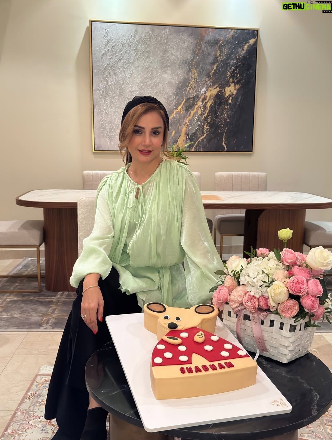 Shabnam Gholikhani - 84.8K Likes - ⁨	تو آخرین روز آبان عکسهای تولد و کیک پزی رو گذاشتم و نظر شما رو به عکس آخر جلب میکنم😍
یادت باشه همین چیزای کوچیکه که حال آدمو خوب میکنه امسال تولدم رو با حال خوب،
آدم‌های درست و لبخند واقعی جشن گرفتم…
همین برای من یعنی خوشبختی ❤️

#تولد #حال_خوب #شبنم_قلیخانی 
#shabnamgholikhani #birthdaycak#⁩uae #dubai 
@amirahmadii.official 📽🙏