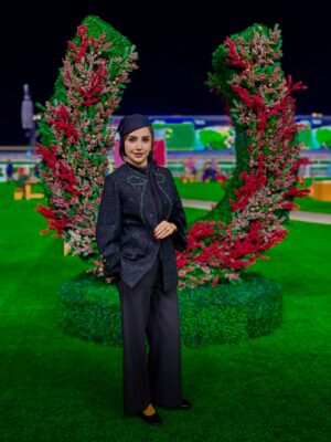 Shabnam Gholikhani Instagram - مسابقه فقط سرعت نیست؛ تمرکز و اعتمادِ دو طرفه است🐎✌️
 #اسب_سواری #شبنم_قلیخانی 
#horseracing #shabnamgholikhani #dubai