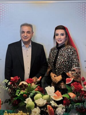 Shabnam Gholikhani Instagram - عکسها چراغ خاطره اند ، و اینگونه در شب یلدا عکسها چراغانی میکنند خاطره ها را💫
#شبنم_قلیخانی #رشیدکاکاوند 
#یلدا 
#shabnamgholikhani #rashidkakavand