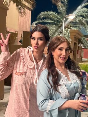 Shahad Al-Khattab Instagram - ادري بيكم تحبون الكواليس وميعاد ماتحب تحرمكم من شي 🥰

شنو تتوقعون رح تكون نهاية ميعاد؟ #الغميضة 🎬