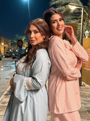 Shahad Al-Khattab Instagram - ادري بيكم تحبون الكواليس وميعاد ماتحب تحرمكم من شي 🥰

شنو تتوقعون رح تكون نهاية ميعاد؟ #الغميضة 🎬