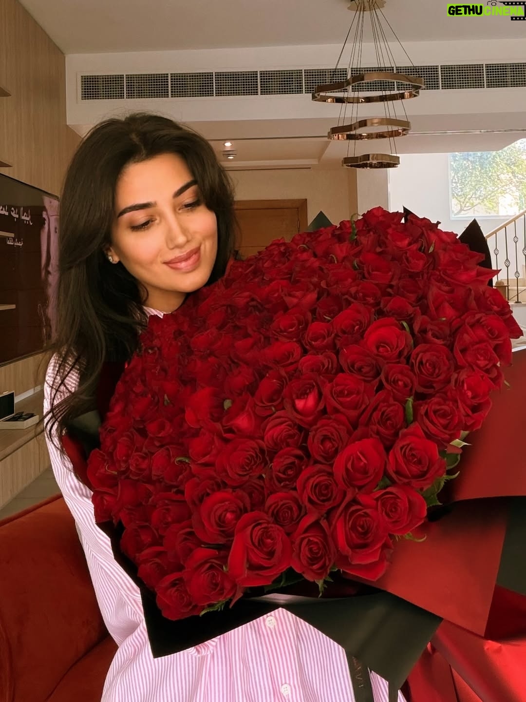 Shahad Hasan - 31.1K Likes - Red roses don’t fade quickly…
because they were born from feelings that never die.🌹