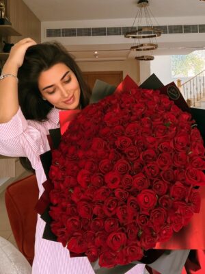 Shahad Hasan Instagram - Red roses don’t fade quickly…
because they were born from feelings that never die.🌹