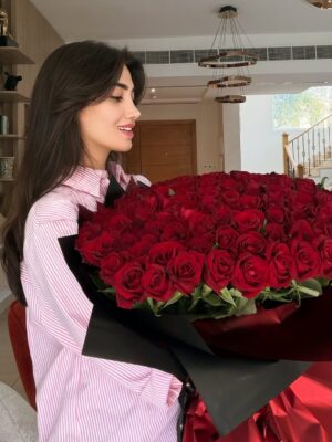 Shahad Hasan Instagram - Red roses don’t fade quickly…
because they were born from feelings that never die.🌹