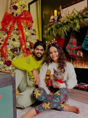 Shalani Tharaka Instagram - Tis the season to be jolly!
Wishes from G & G ✨🎄🎅🏽
-The Grinch & The Ginger Bread-