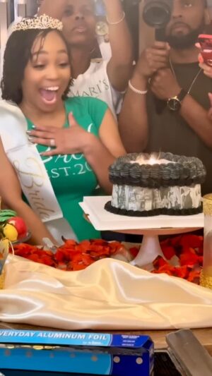 Shamari DeVoe Instagram - In every life let me experience this type of support and friendship. 🥹♾️

Here’s a recap of my Surprise Bridal shower for my 20th wedding anniversary. 

Thank you to everyone that made this possible. I appreciate you all and love y’all so much!

#DeVoeTeD #ShamariDeVoe #BridalShower #20Years

🎂@CandiCakesByMsd 
@Jus_Her_
@TheeCherrelle 
@KeeTheAssistant
Marty ❤️
Hurricane Bryce ❤️