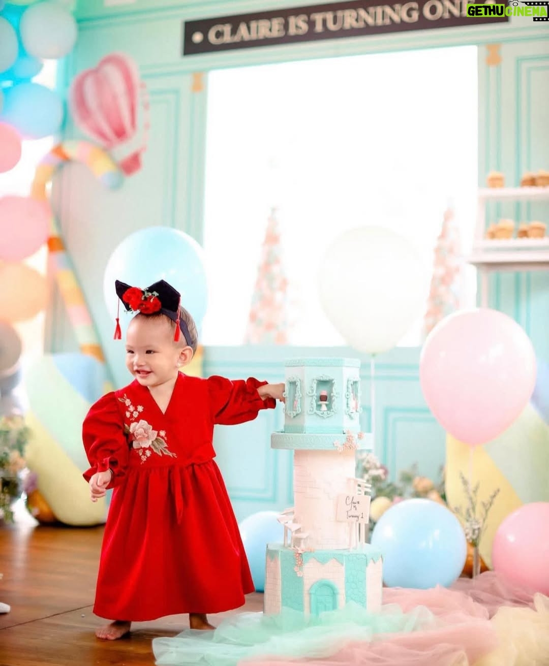 Shandy Aulia - 31.6K Likes - Goodness of God🤍
Six years ago, you changed my world for the better. 
Now, you’re growing into the awesome little girl. 
Thank you for being such an amazing daughter 
@missclaireherbowo ❤️