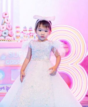 Shandy Aulia Instagram - Goodness of God🤍
Six years ago, you changed my world for the better. 
Now, you’re growing into the awesome little girl. 
Thank you for being such an amazing daughter 
@missclaireherbowo ❤️