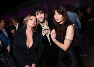 Shania Twain Instagram - I’m feeling inspired by the tenacity we’re seeing in a new generation of incredibly talented artists. It’s a real privilege, as an artist with 30  years under my belt, to get to show my love and support for artists at the start of their own career journey. Congratulations to all the @grammys nominees and winners - never compromise your vision, never stop sharing your art. You make our world a better place. 🫶

📷 Courtesy of @gettyimages / @bfa for @universalmusicgroup