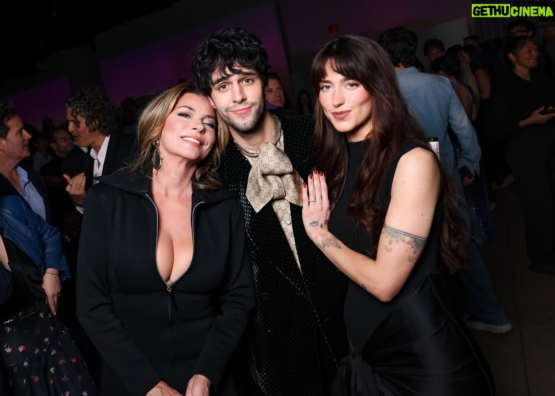 Shania Twain - 60K Likes - I’m feeling inspired by the tenacity we’re seeing in a new generation of incredibly talented artists. It’s a real privilege, as an artist with 30  years under my belt, to get to show my love and support for artists at the start of their own career journey. Congratulations to all the @grammys nominees and winners - never compromise your vision, never stop sharing your art. You make our world a better place. 🫶

📷 Courtesy of @gettyimages / @bfa for @universalmusicgroup