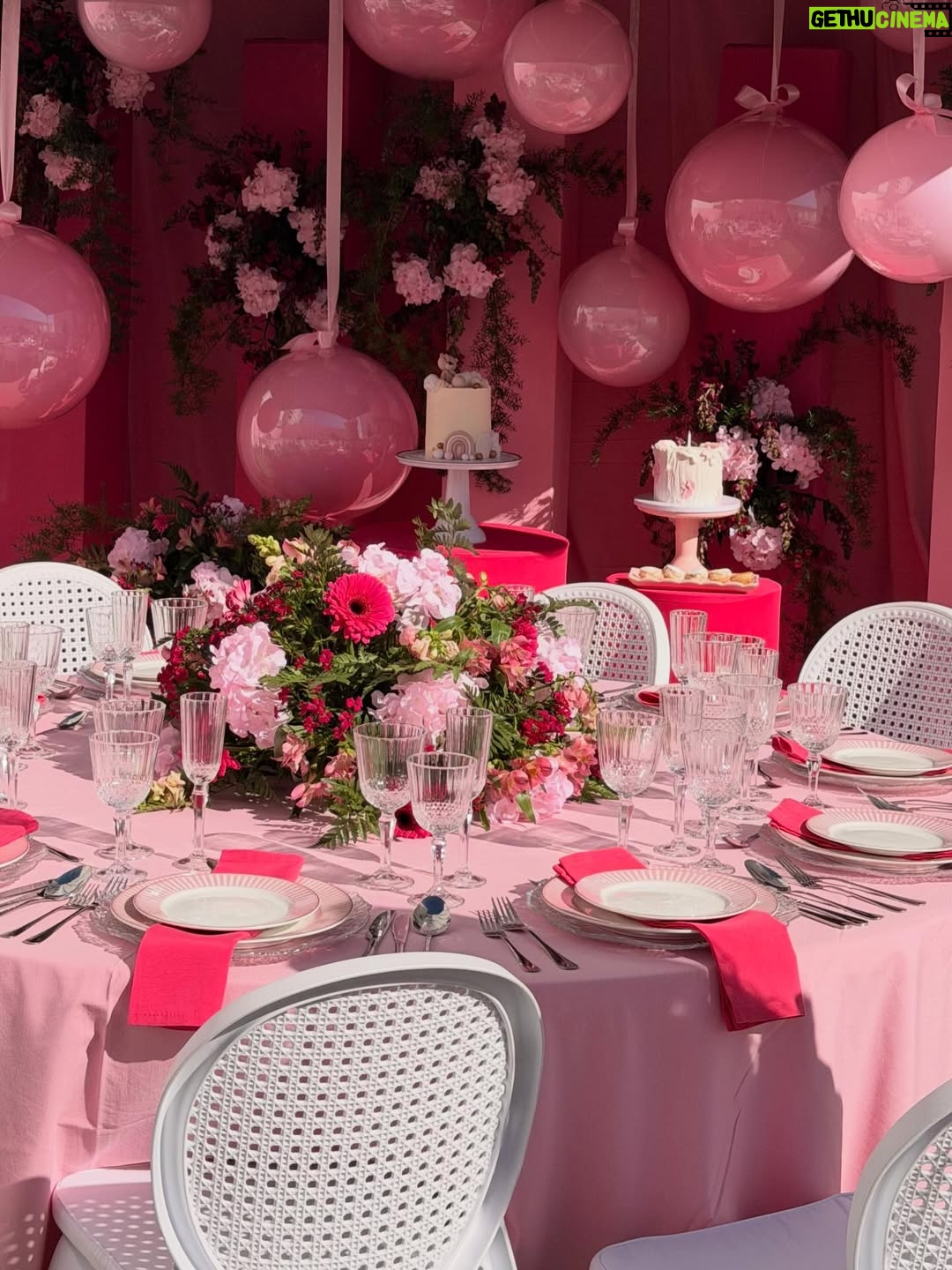 Sharam Diniz - 16.3K Likes - Obrigada
 @deslumbre.oficial x @deslumbre.kids 🎀
A viver um sonho, muito lindo. 💖🌸

#ShaniyaBabyShower 🧸