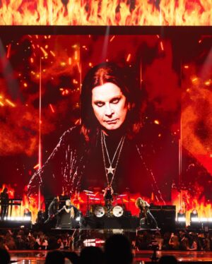 Sharon Osbourne Instagram - a legend’s tribute to a legend 🖤
