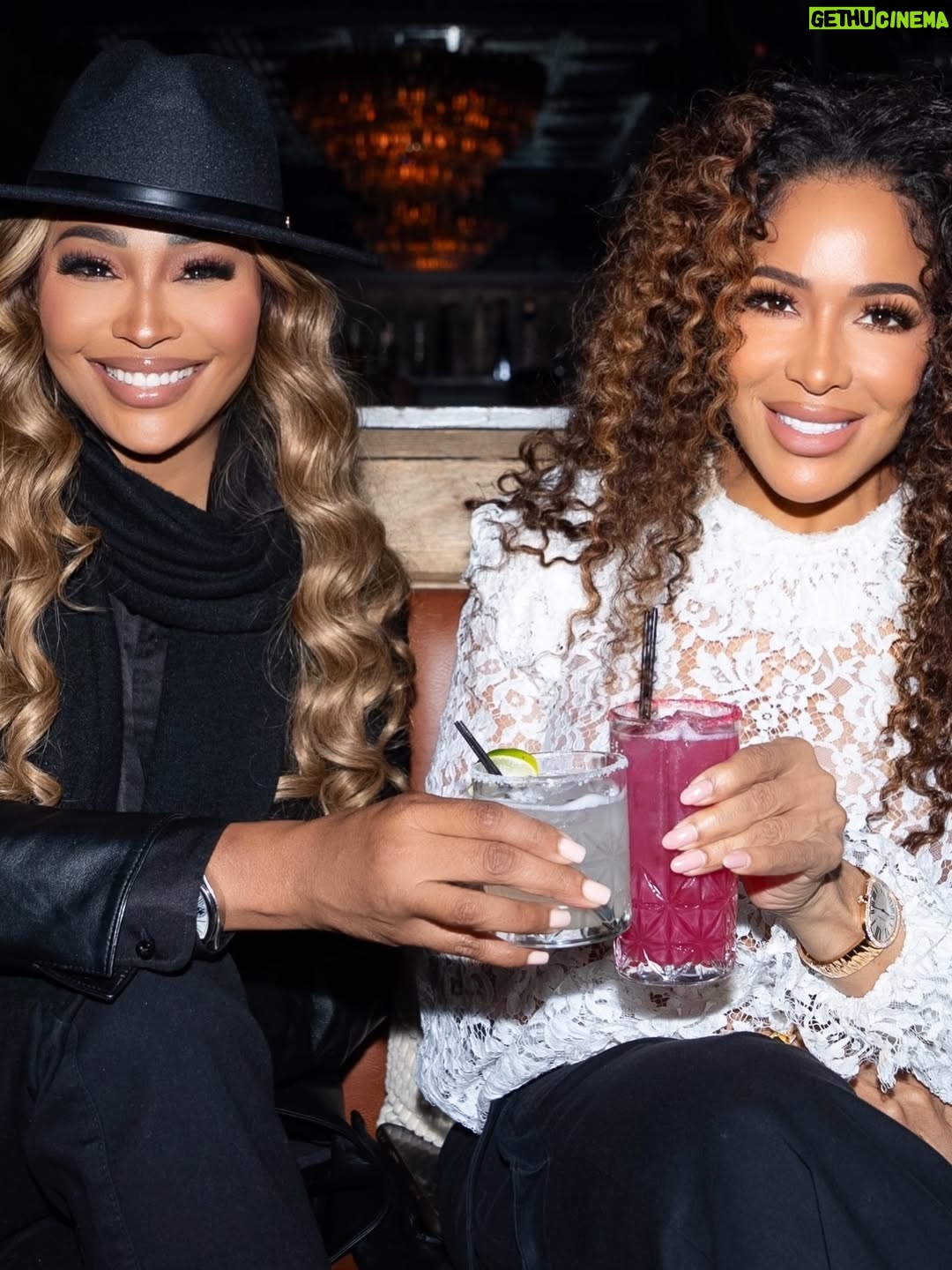 Shereé Whitfield - 58.8K Likes - Who gone check us boo?❤️
@shereewhitfield 
@cynthiabailey 

Thank you @lisabarlow14 for your kindness and wonderful hospitality!😘

📸: @corbinballard