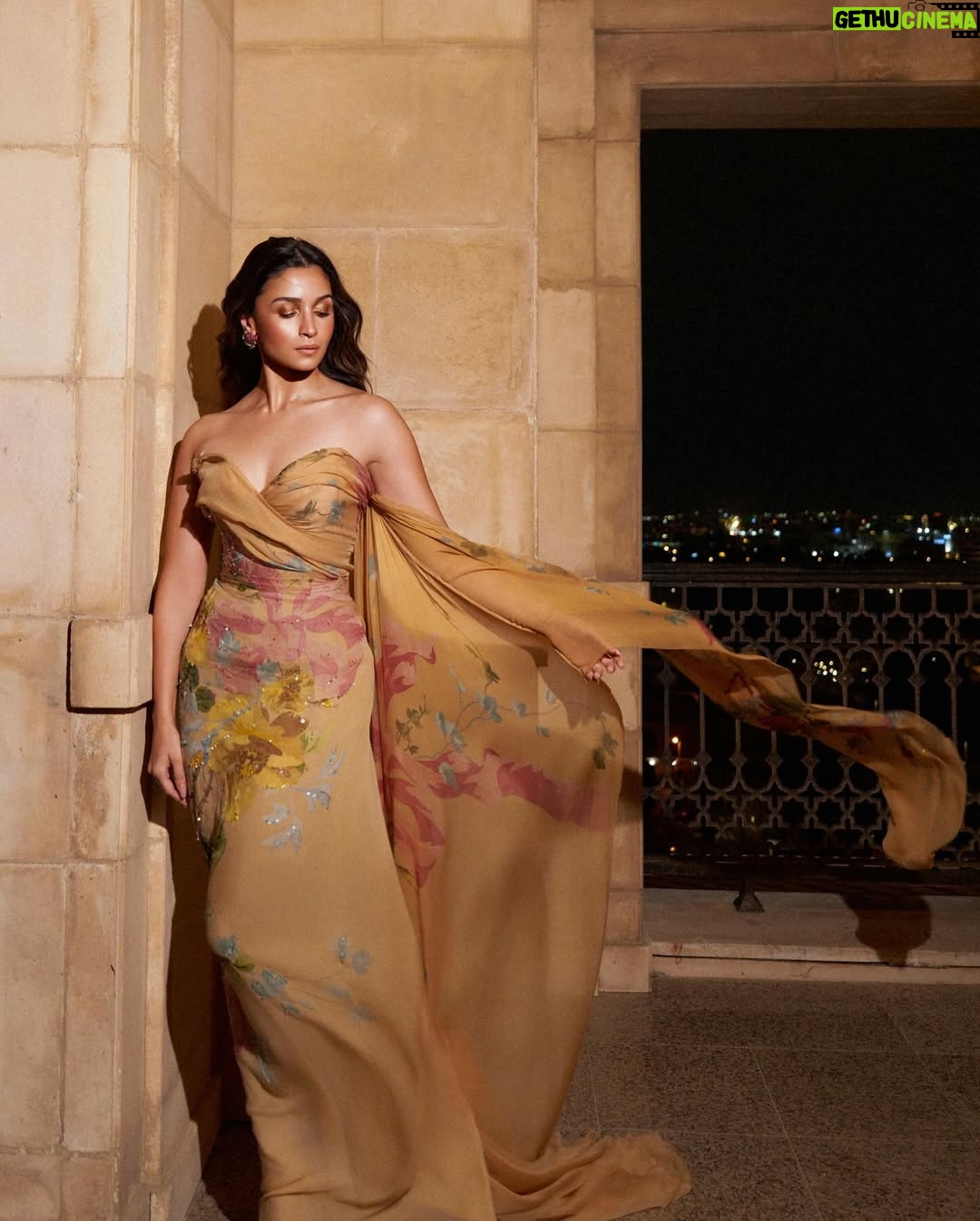 Shereen Sikka - 30.6K Likes - @aliaabhatt wears look 9 from @eliesaabworld Haute Couture F/W 2025/26 to receive the very First Horizon Award at the @goldenglobes ceremony @redseafilm 

Styled by me with @shereenlovebug 
Earrings @sanjaygupta.world 
Ring @birdhichand

Style team- @stylebyvanshika @sananver @rhiakapoor @baharberii 

Make up @puneetbsaini
Hairstylist @amitthakur_hair
Nails @studionails_mumbai
Photographer @vaishnavpraveen
Alia's digital team @59thparallel
Alia's management @vaishalib2907 
My management @alisha5dave