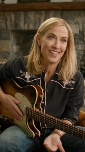 Sheryl Crow Instagram - “I think my greatest successes have been born of a great guitar riff. And then you bring the raw story to it. And for me, the Tele has always given that.” Nine Grammys, five multi-platinum records and countless miles on the road – @sherylcrow has done it all with a Tele by her side. Stay tuned for more as we celebrate 75 years of the Telecaster.