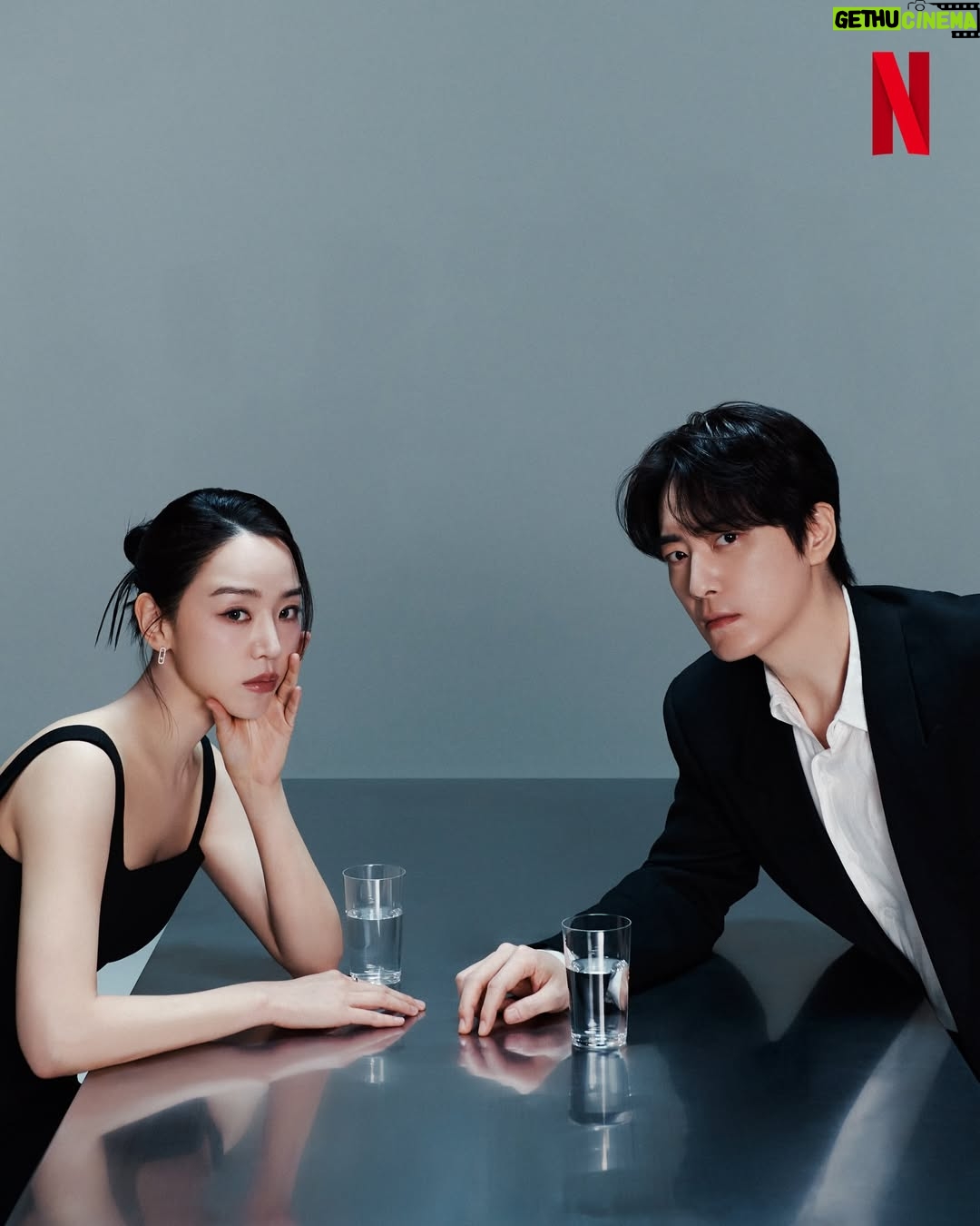 Shin Hye-sun - 440.1K Likes - 모든 것을 감춘 여자, 모든 것을 파헤치는 남자.

진짜와 가짜 사이, 그 경계에 선 두 사람.

미스터리 스릴러 시리즈 <레이디 두아> 내일 오후 5시, 오직 넷플릭스에서.

#레이디두아 #TheArtOfSarah