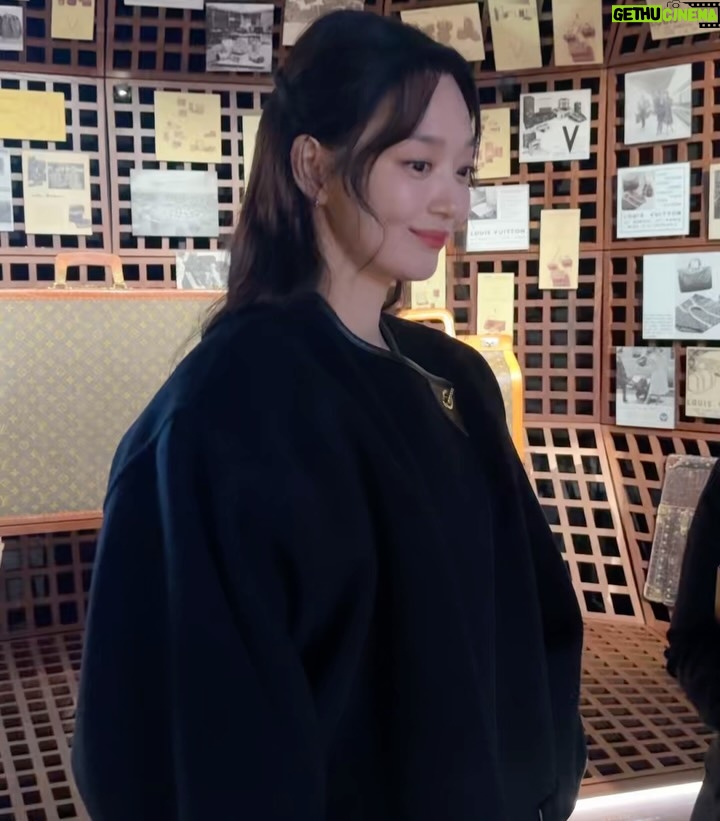 Shin Min-a - 820.4K Likes - Louis vuitton visionary journeys, Seoul 
@louisvuitton 🖤